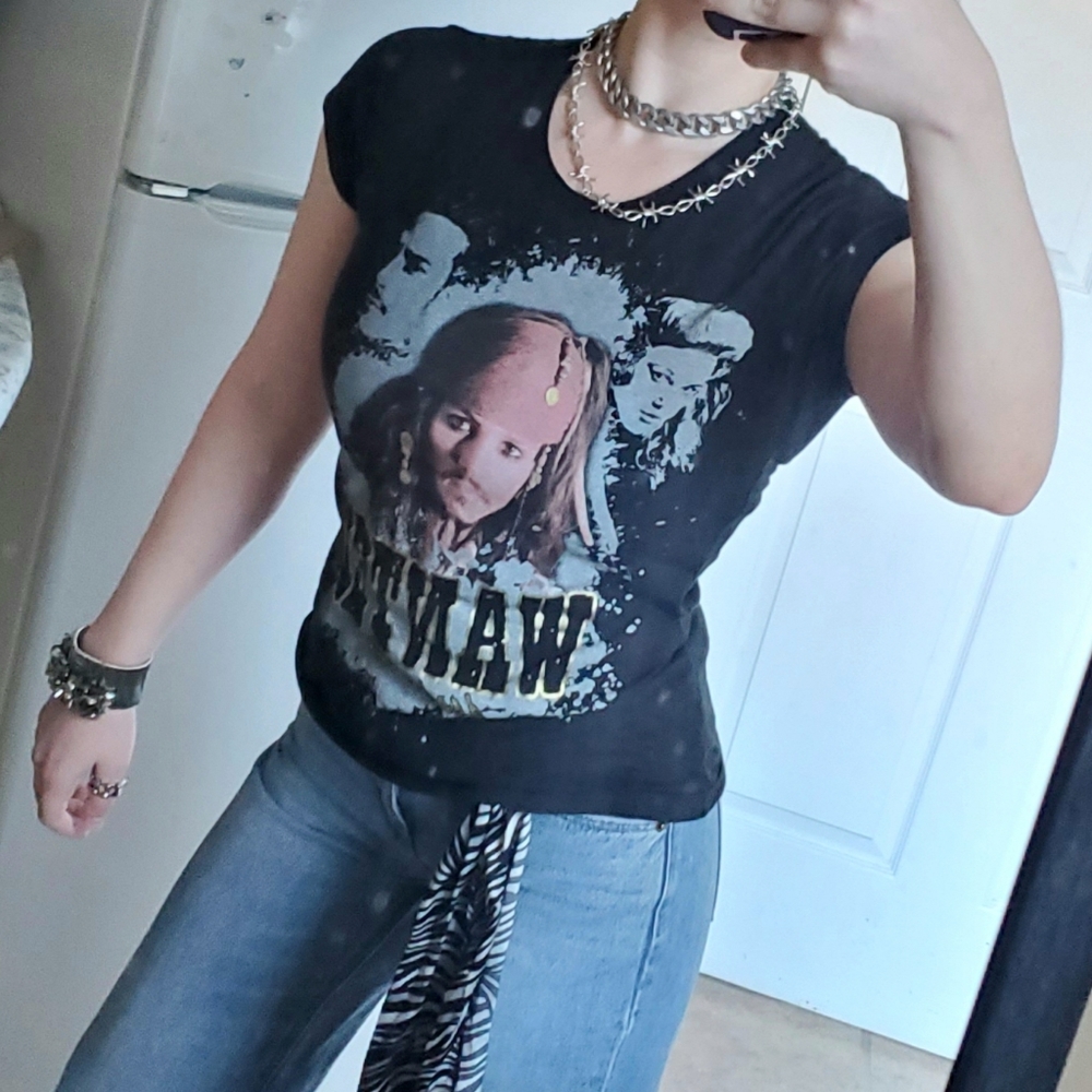 Disney Captain Jack Sparrow "WANTED dead or alive" Pirate T-shirt Top - Picture 4 of 16